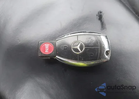 2010 Mercedes-Benz S 550 z USA, uszkodzony, nr VIN WDDNG7BB5AA295851